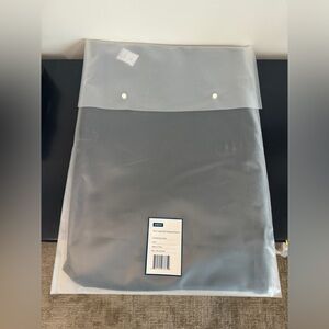 NWT Away Centerfold Garment Sleeve, Medium/Large, Black